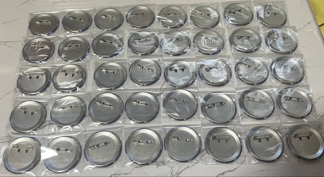 アイナナ　百　缶バッチ