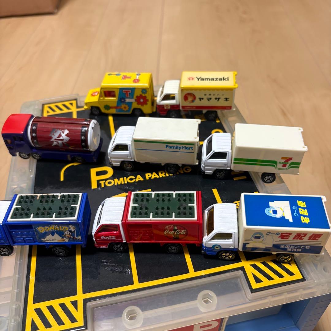 TOMICAレトロトミカ　28台　いろいろなトラックセット　パーキングケース付き