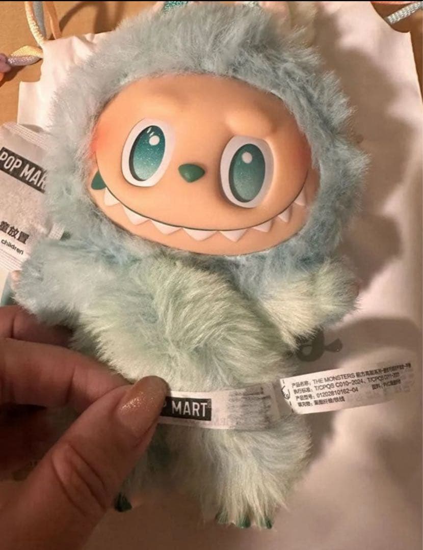 ひろりん　LABUBU SERENITY本体 ＆着せ替え用