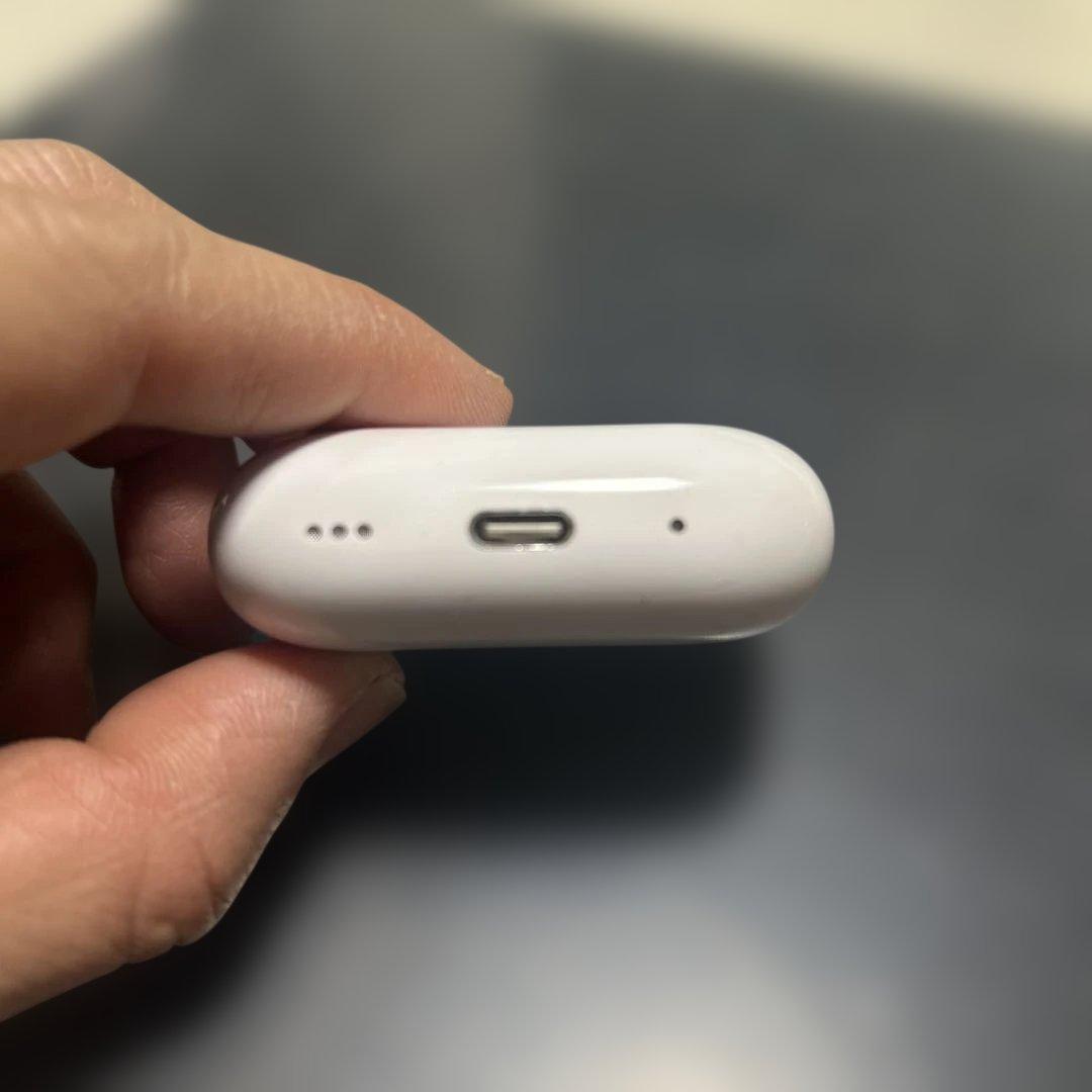 AirPodsPro2 本体 ホワイト 充電ケース付き