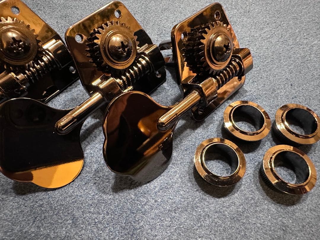 コスモブラック色 ベースのパーツ ペグ、ブリッジほか