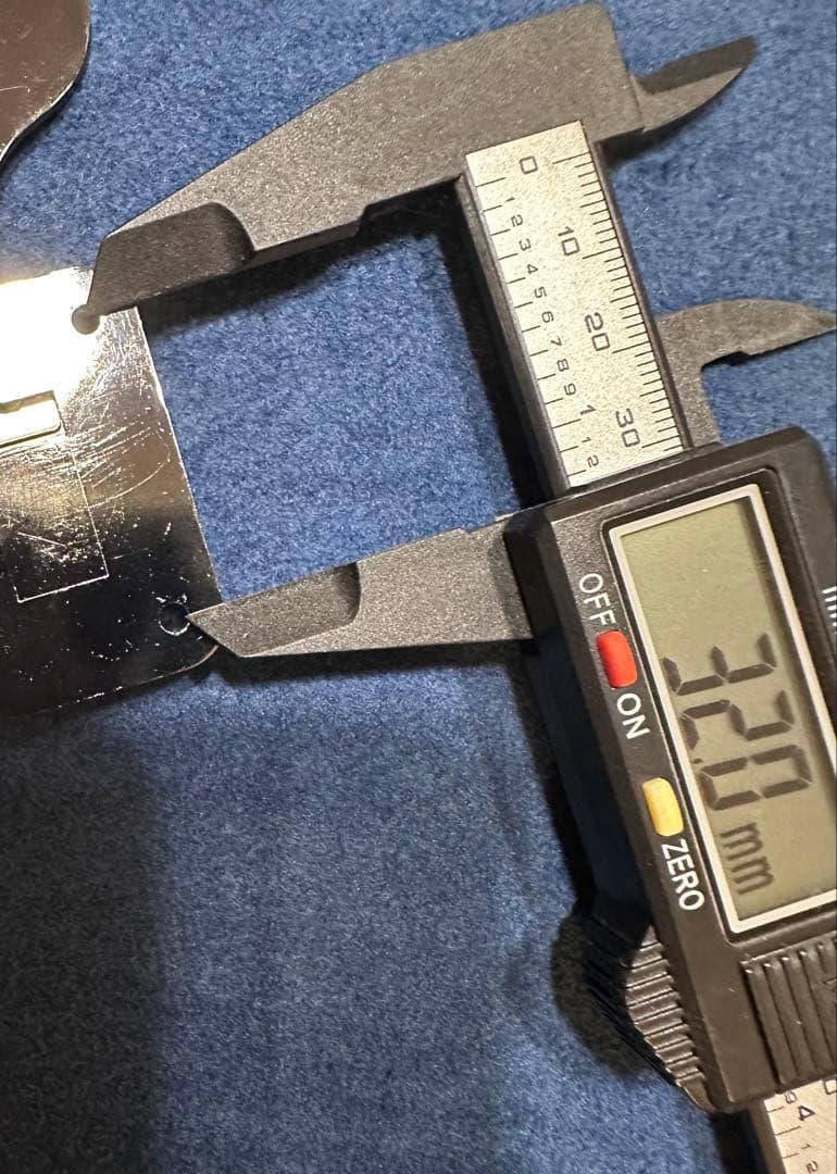 コスモブラック色 ベースのパーツ ペグ、ブリッジほか