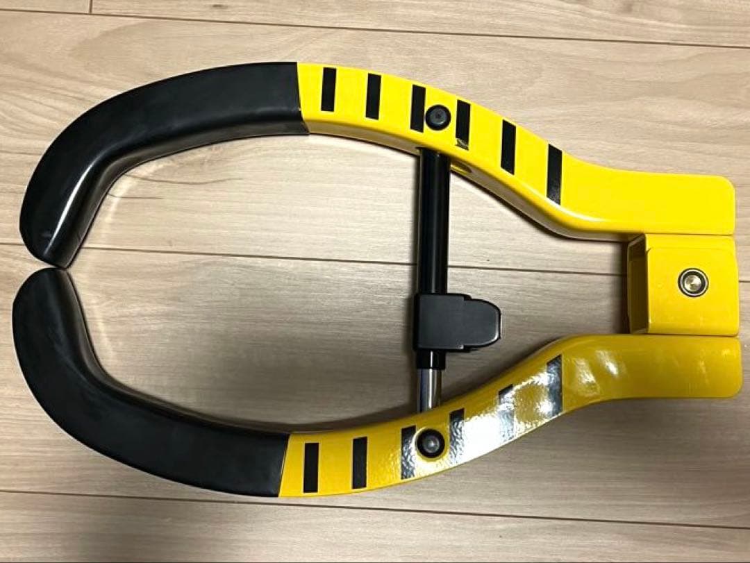 HORNET タイヤロック 鍵付き イエロー