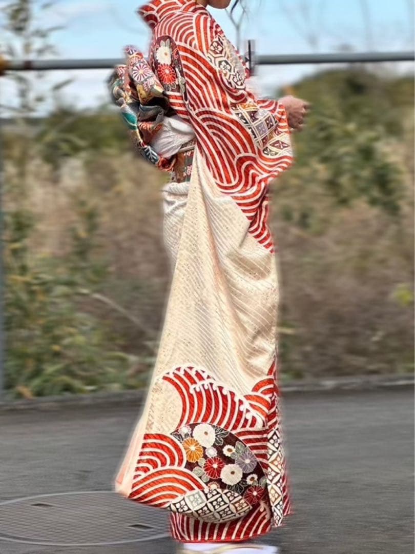 成人式振袖　古典柄　赤白振袖　レトロ振袖