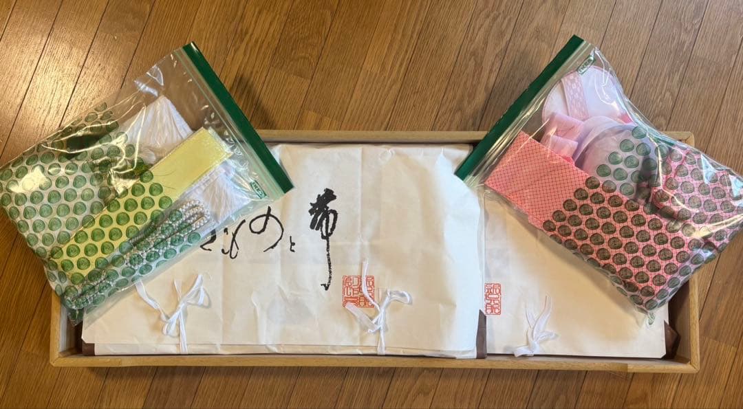 成人式振袖　古典柄　赤白振袖　レトロ振袖