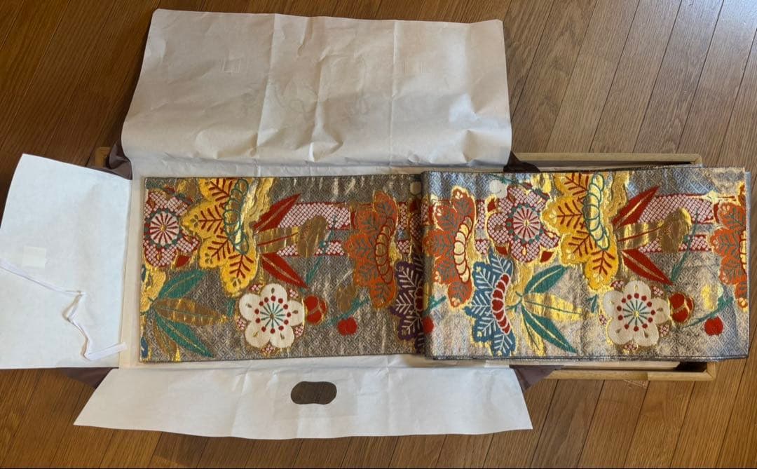 成人式振袖　古典柄　赤白振袖　レトロ振袖