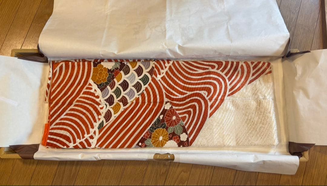 成人式振袖　古典柄　赤白振袖　レトロ振袖