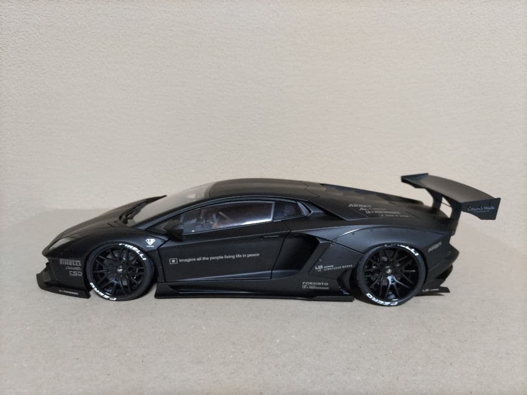 オートアート　Lamborghini　AVENTADOR