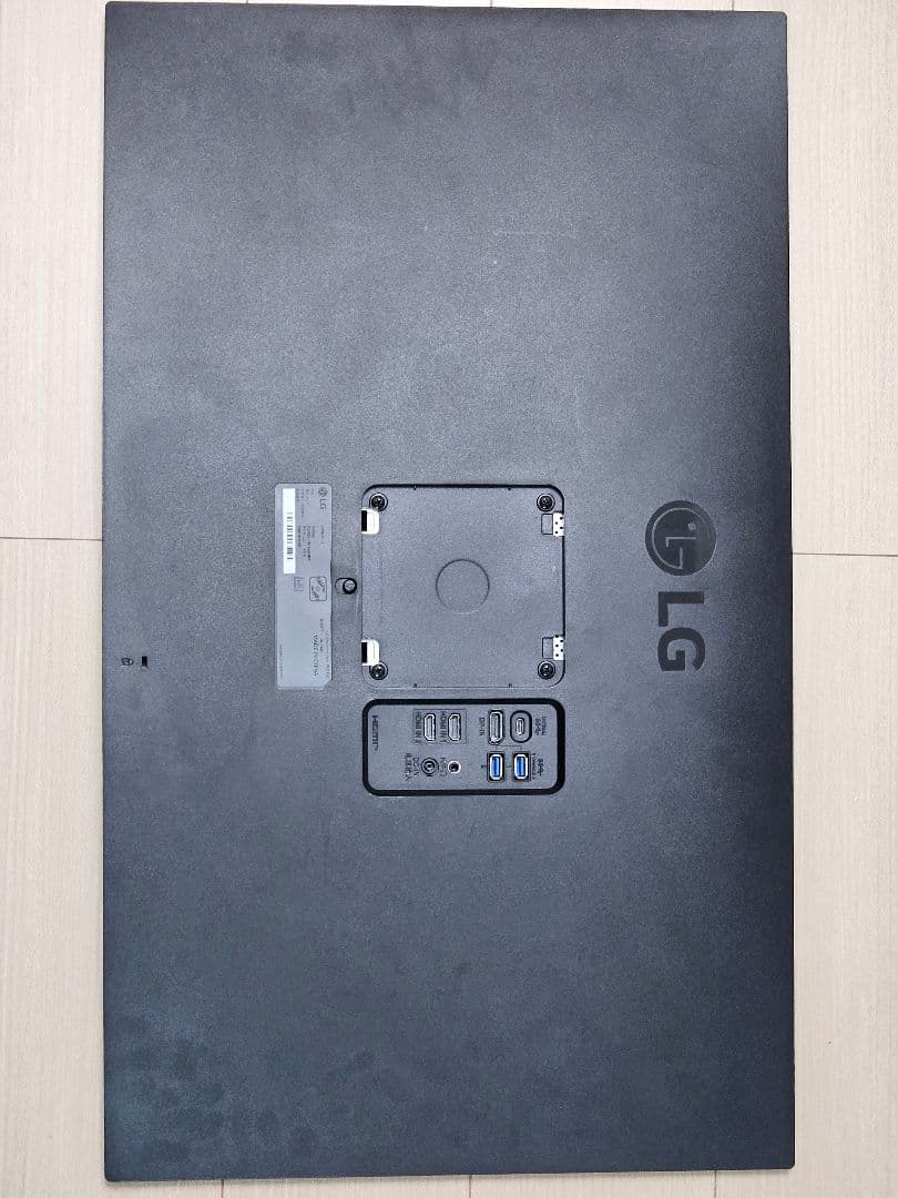 LG 32UN880-B 31.5インチ 4K モニター