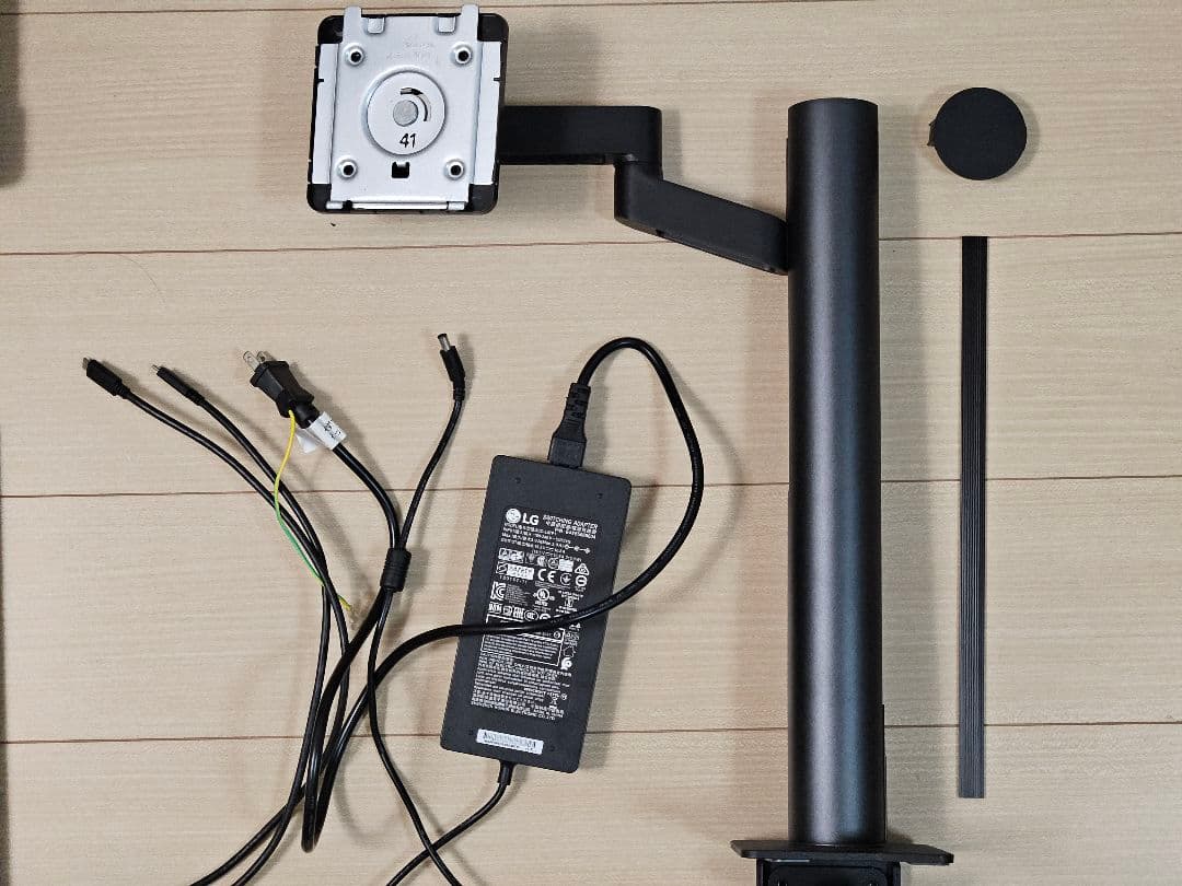 LG 32UN880-B 31.5インチ 4K モニター