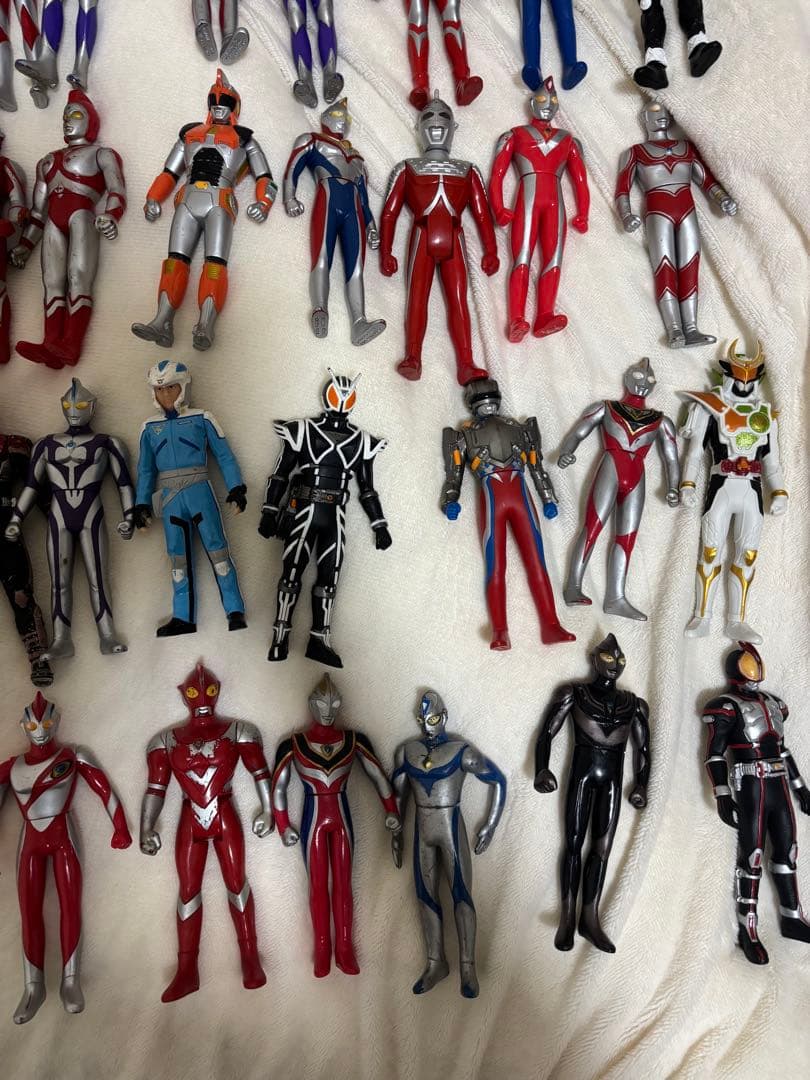 まとめ売り　特撮ソフビ　レア物あり　ウルトラマン、ゴジラ、仮面ライダー　141体