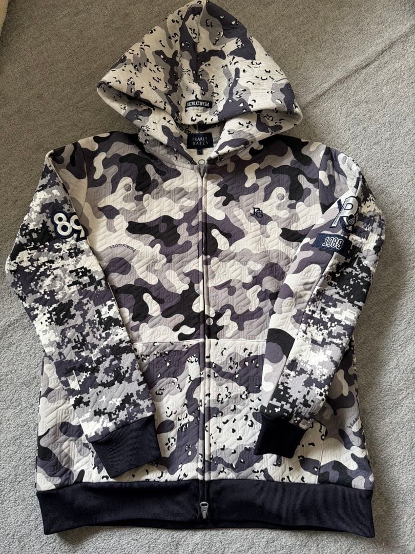 パーリーゲイツ　 PEARLY GATES カモフラ柄 フーディー