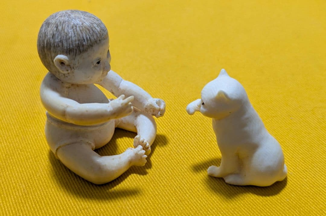 【閉店売り尽し】手彫の小置物　“仔猫”