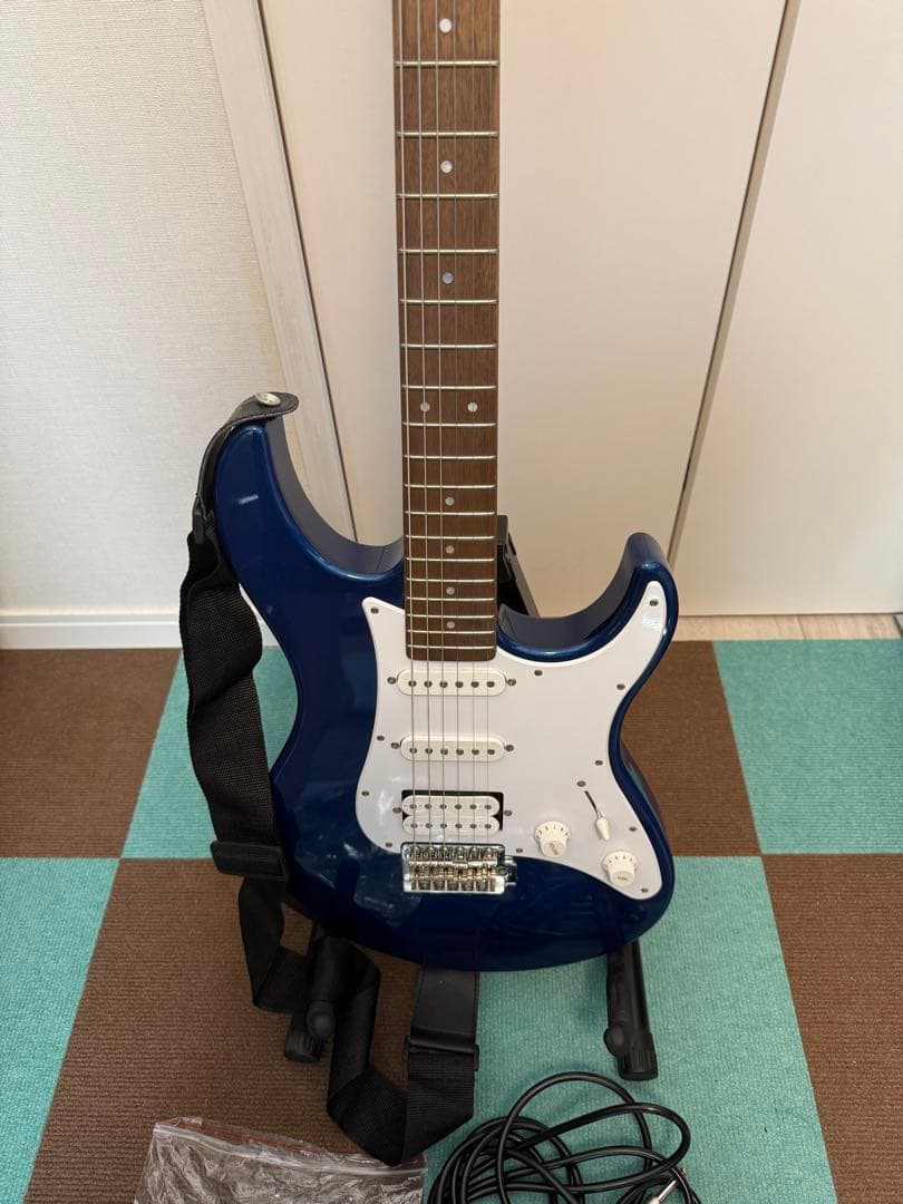 YAMAHA PACIFICA012 エレキギター　ブルー