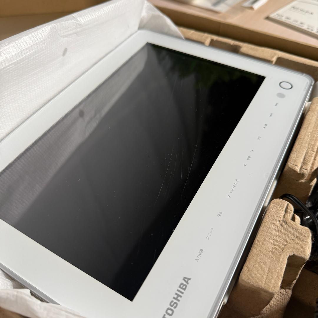 TOSHIBA REGZA 地デジ搭載ポータブル防水ブルーレイプレーヤー