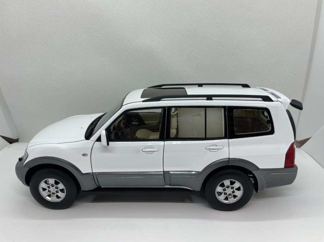 203-011 YC MODEL 1/18 三菱 パジェロ ホワイト