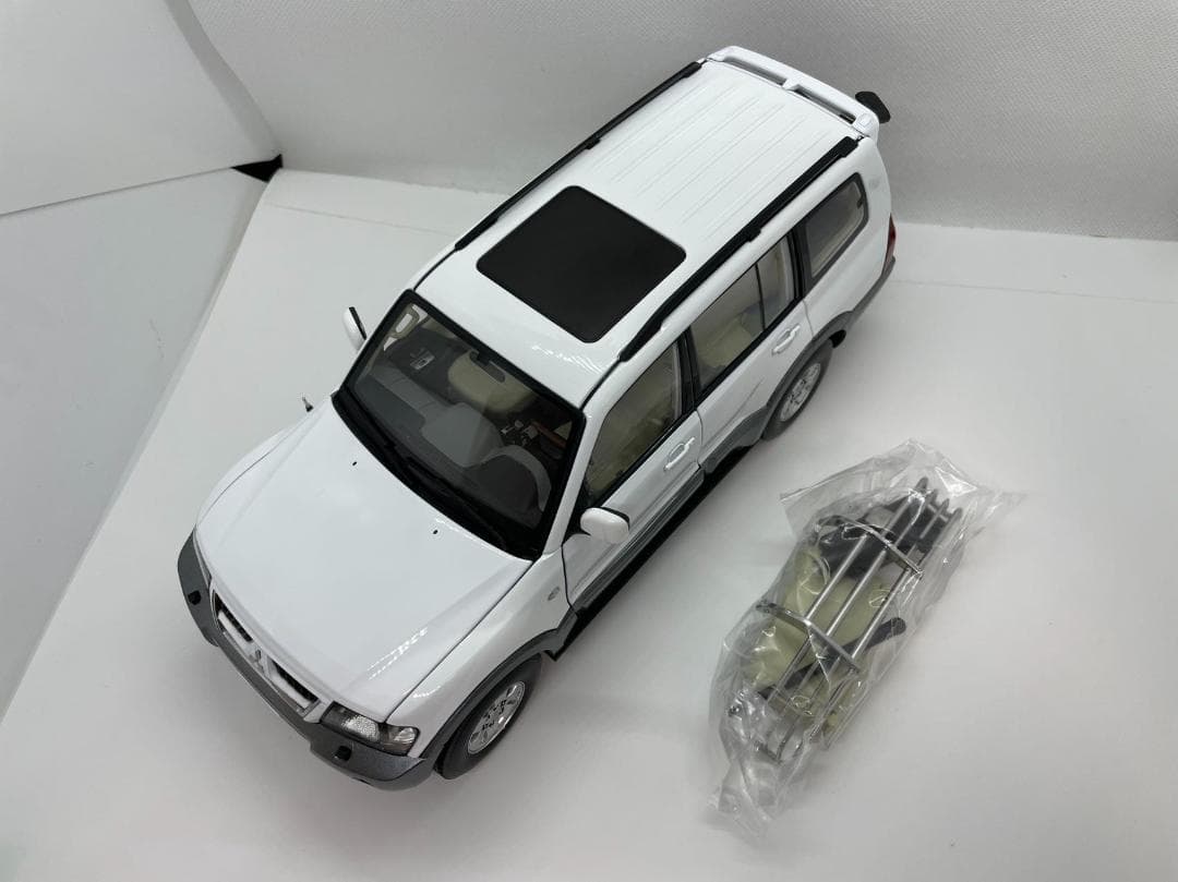 203-011 YC MODEL 1/18 三菱 パジェロ ホワイト