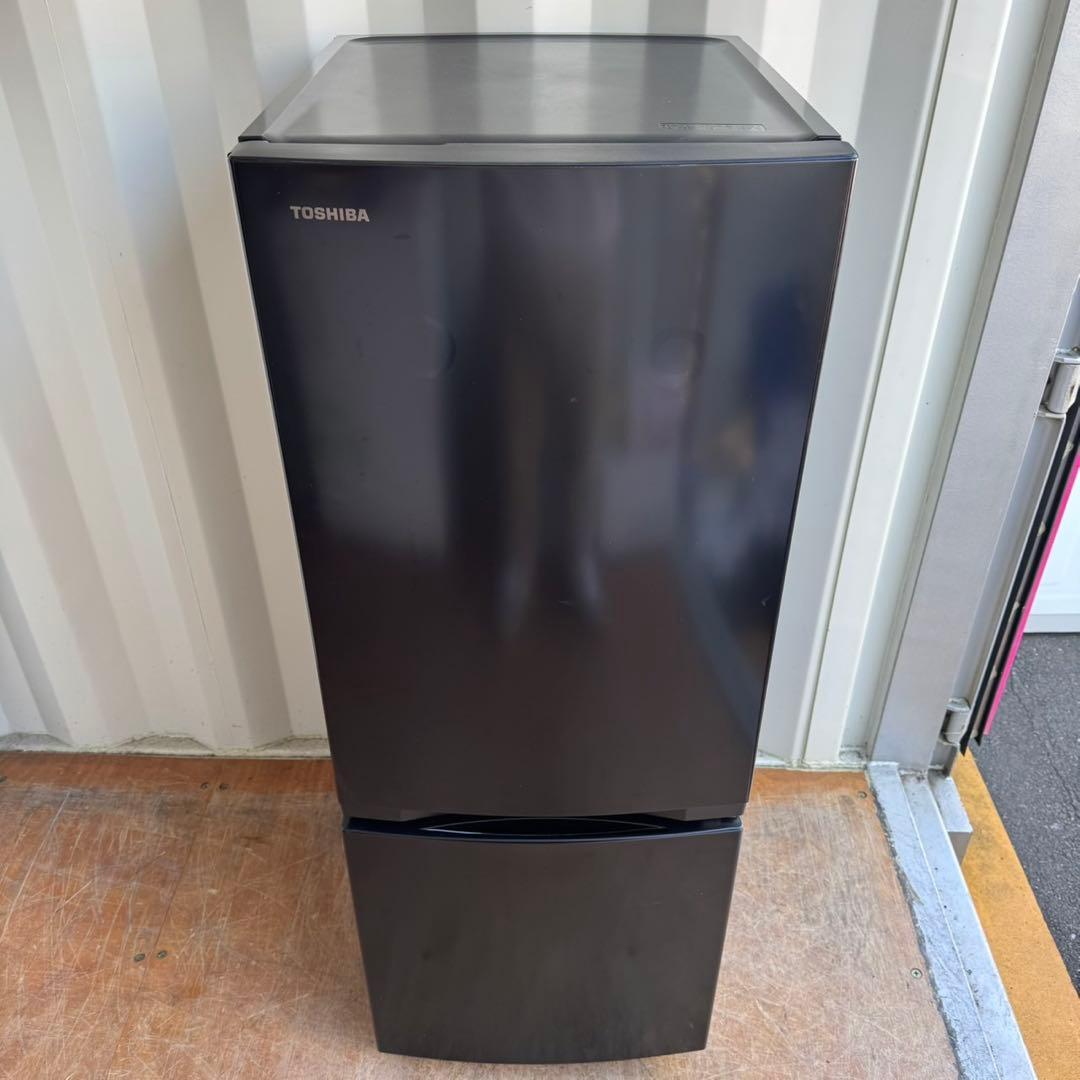 56⭐️2023年製★東芝　冷蔵庫　ブラック　黒　右開き　一人暮らし