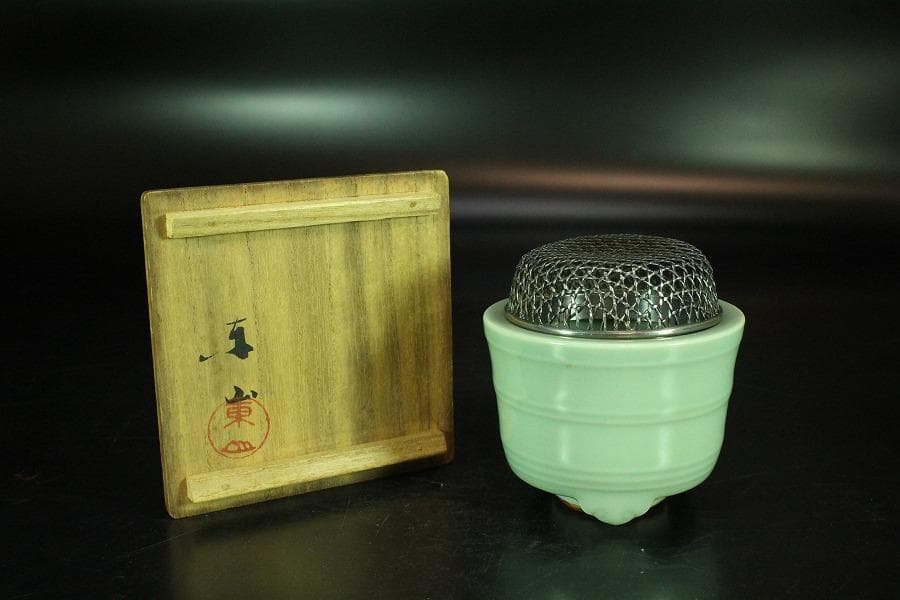 初代 宮永東山作 青磁香炉 銀火屋 37g 共箱 古美術(K-A640)