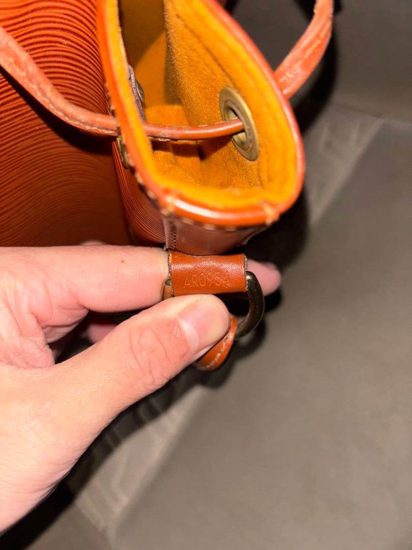 ルイヴィトン　エピ　オレンジ レザー バケツ型 ショルダーバッグ