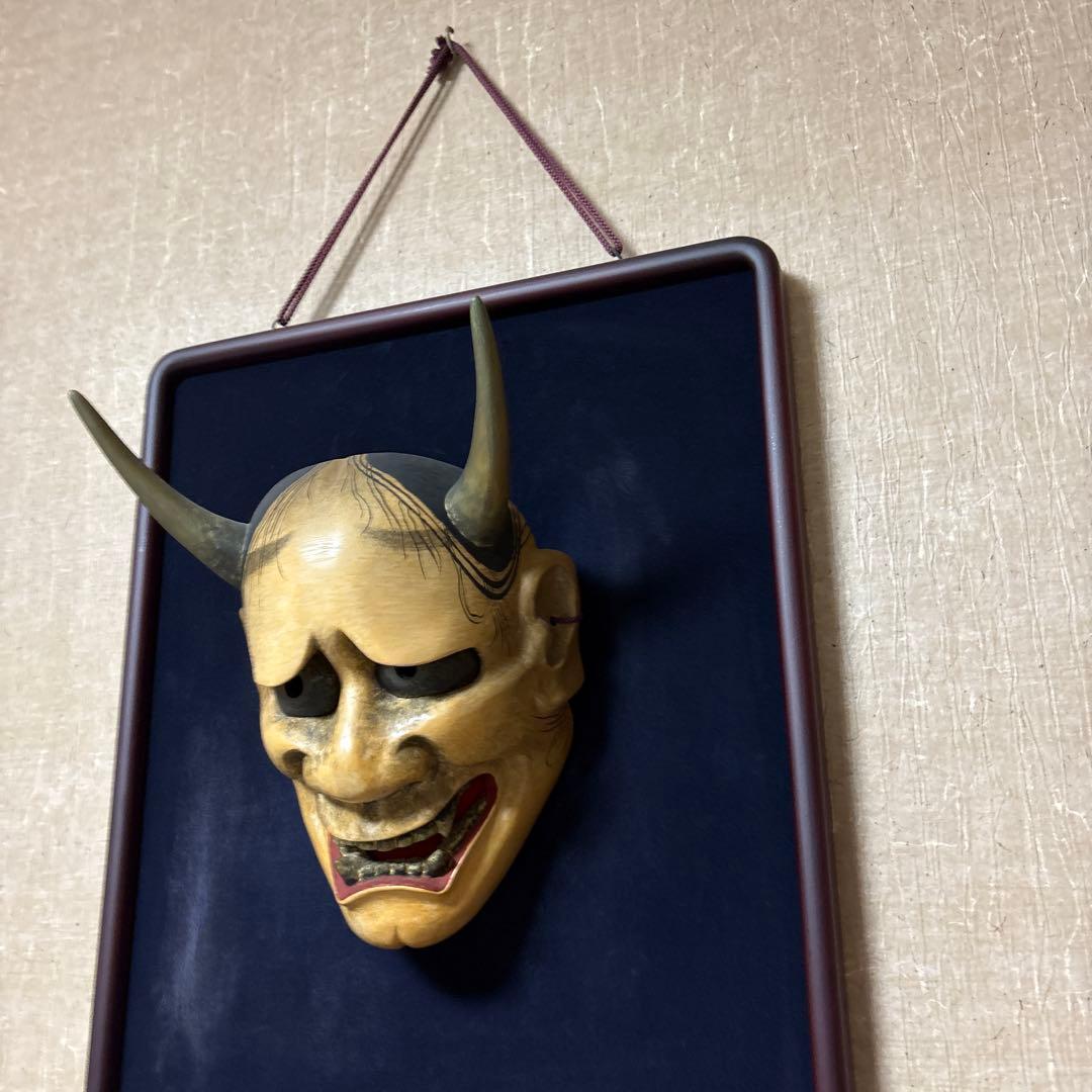 木製能面 角のある鬼のデザイン