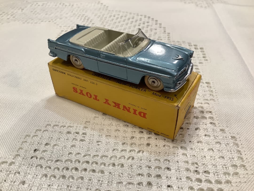 美品レア　DINKY TOYS CHRYSLER NEW YORKER ミニカー