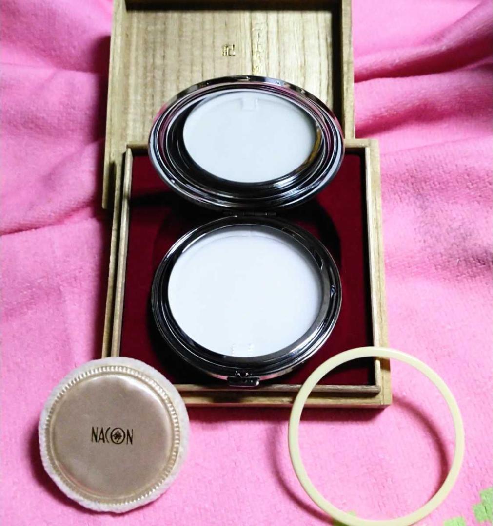 未使用美品 銀製彫金コンパクト 彫金花刻み NACON 95g 箱入り 刻印あり