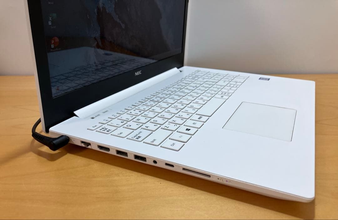 【美品】ノートパソコン　COREi3/SSD256/メモリ8/カメラ/オフィス