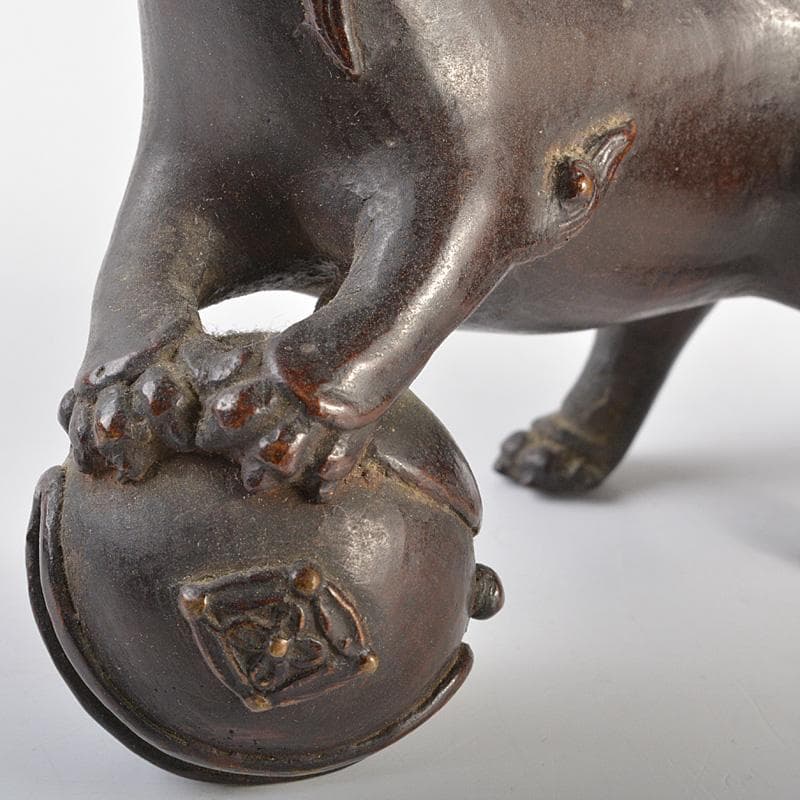 中国　古銅宣徳銅　玉乗り獅子　親子　鈴　置物　M　R7409