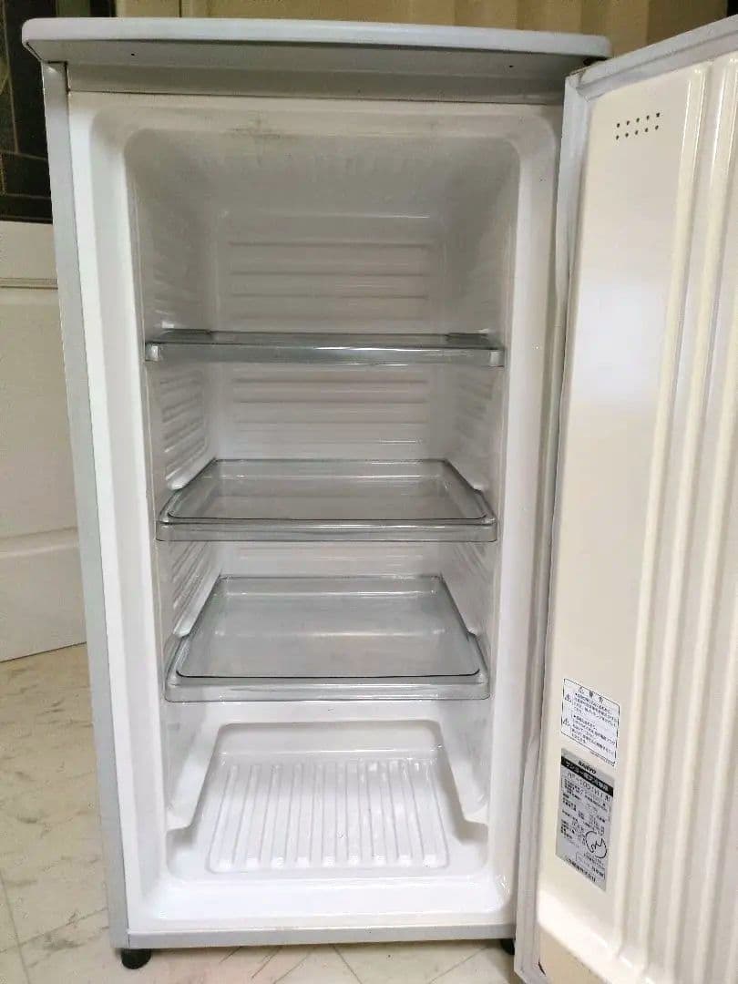 ぷー♂さん専用　サンヨー タテ型冷凍ストッカー 冷凍庫 98L HF-10H