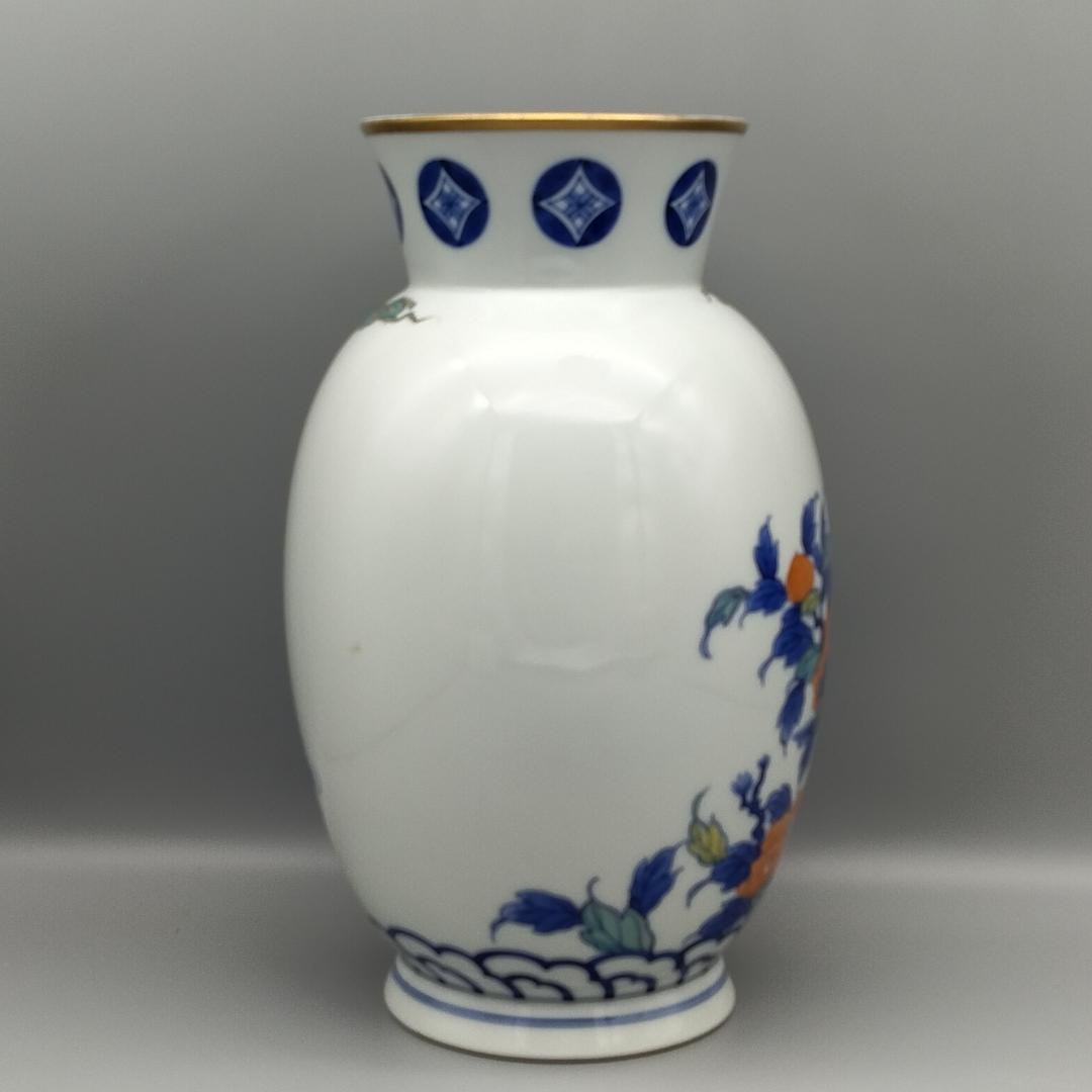 色鍋島焼 市川光山作 霊芝雲 椿花 孔雀文 飾壺 花瓶