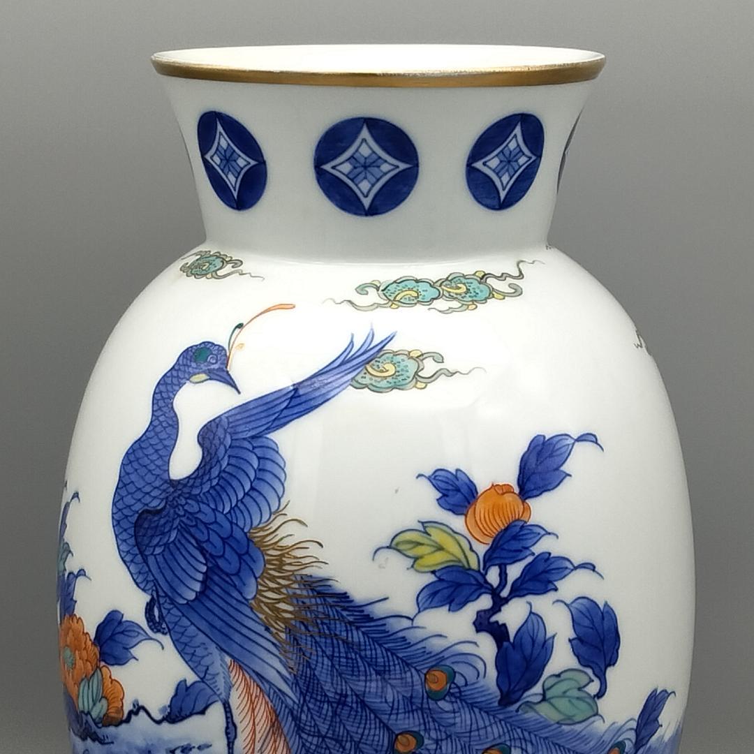 色鍋島焼 市川光山作 霊芝雲 椿花 孔雀文 飾壺 花瓶