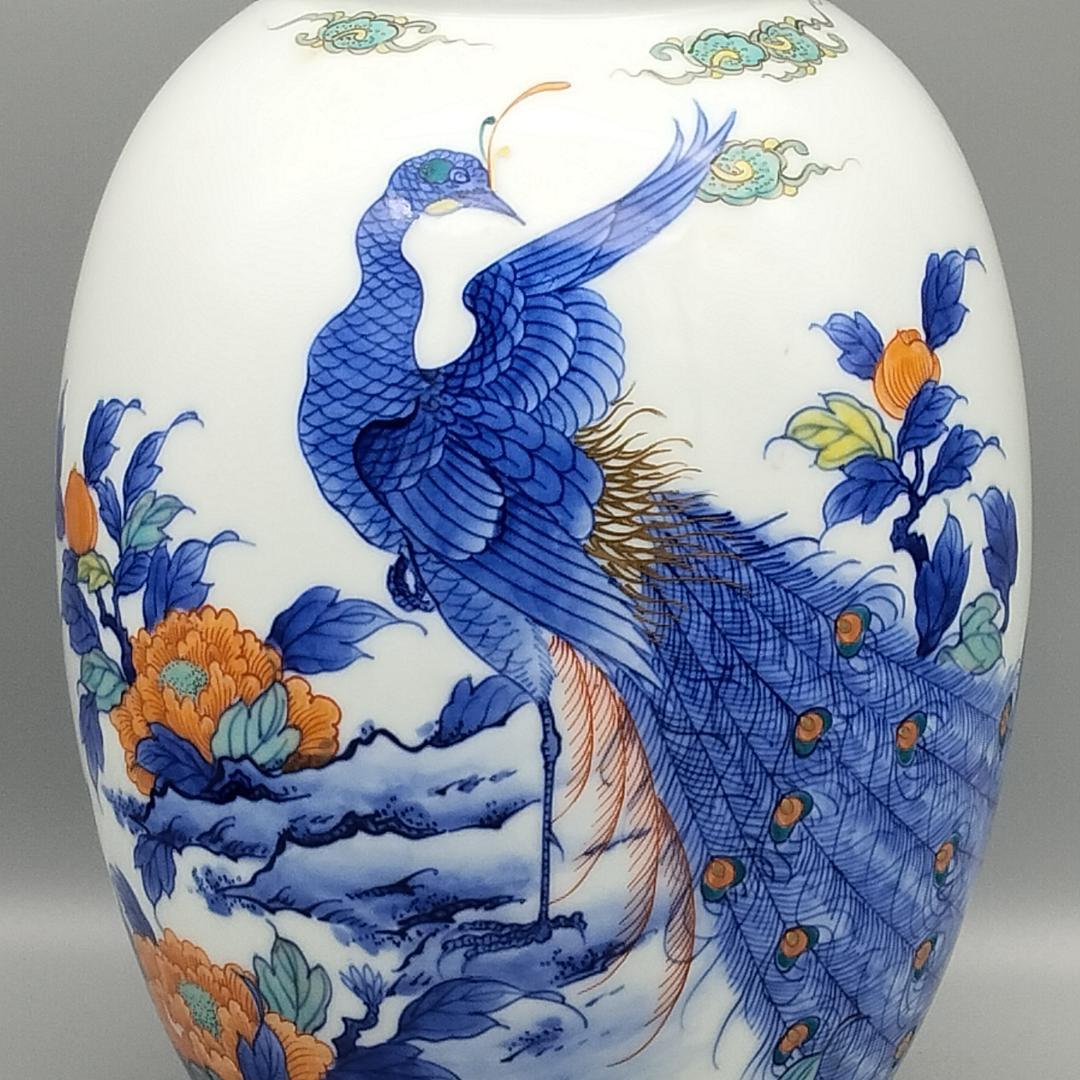 色鍋島焼 市川光山作 霊芝雲 椿花 孔雀文 飾壺 花瓶