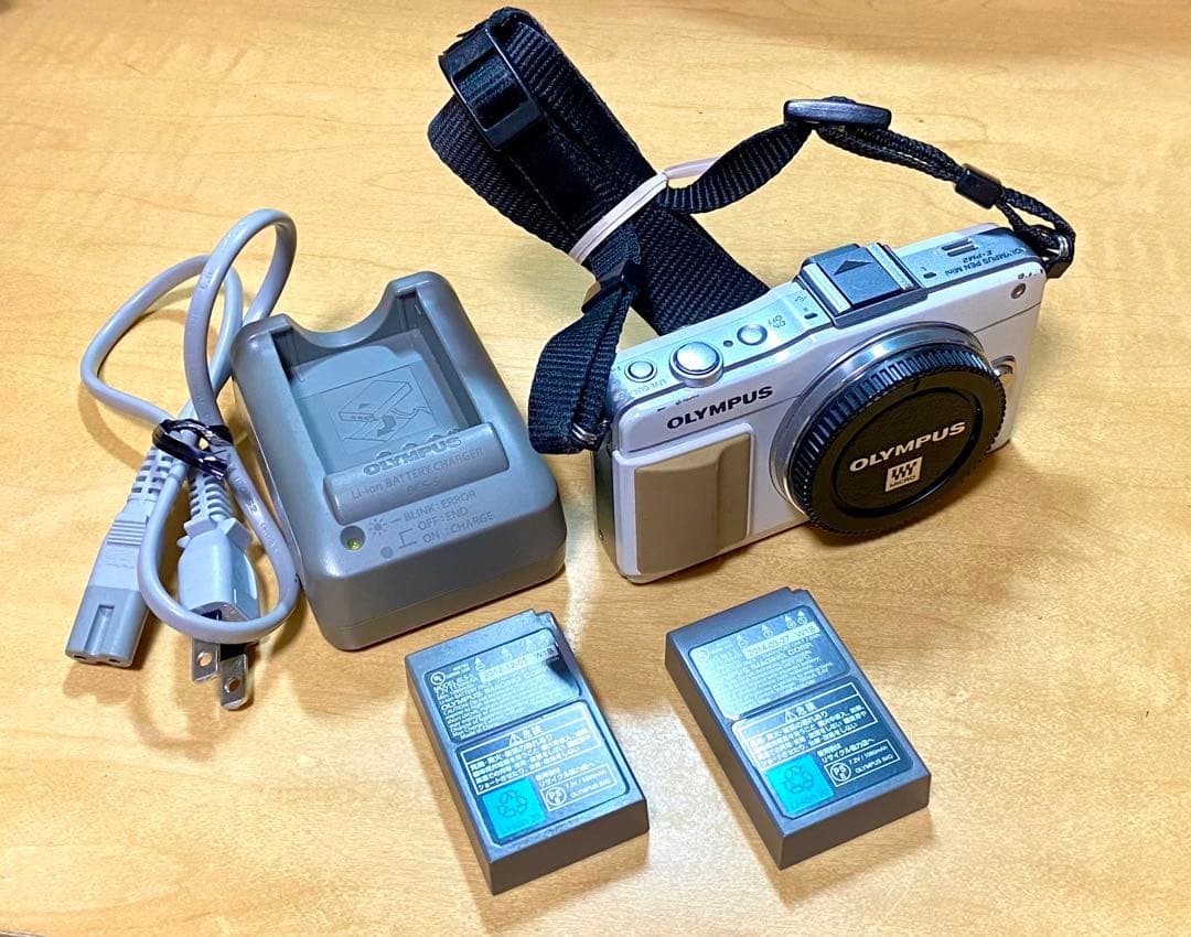 OLYMPUS E-PM2ミラーレスカメラ バッテリー2個付き