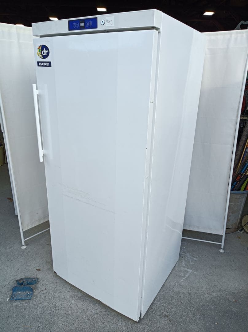 八6744【配送設置料金込み】DAIREI 冷凍庫 472L SD-521