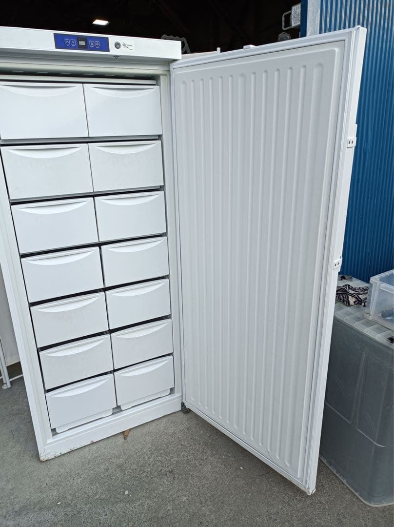 八6744【配送設置料金込み】DAIREI 冷凍庫 472L SD-521