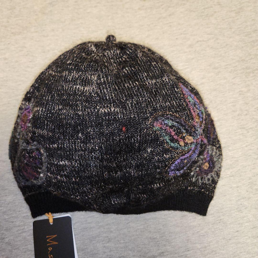【新品】M&KYOKO ニットキャップ　花文様の飾り刺繍付