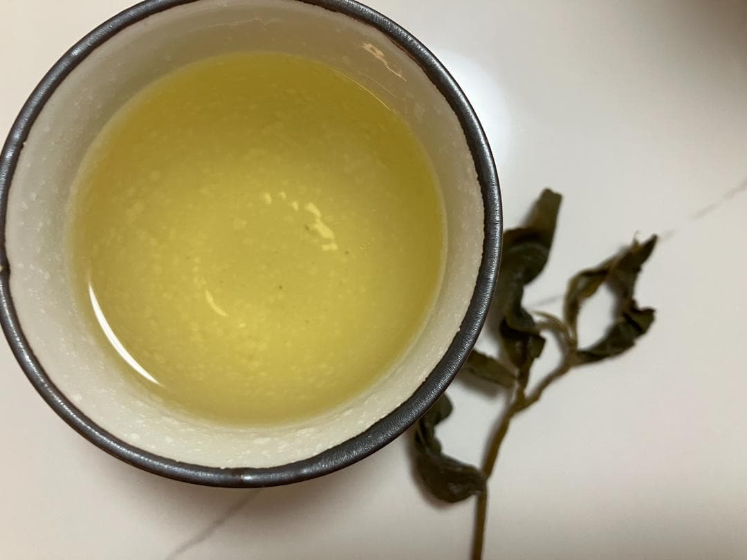 【希少な台湾産　高冷ウーロン茶】余韻の長い大禹嶺高冷茶＋専用保存缶付き