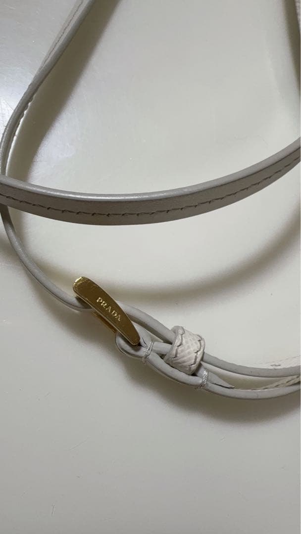 PRADA サフィアーノトライアングル iPhone14ケース