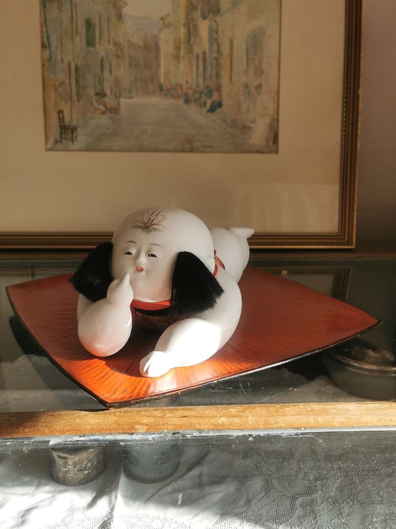 ヴィンテージ 28㎝大型這児人形 博多加賀はいこ 赤に金糸 骨董 朱漆塗り盆台付
