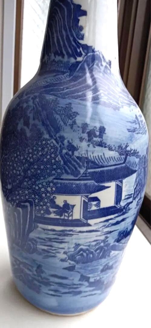 2体の価格 青白磁の花瓶 人物と風景の手描き絵
