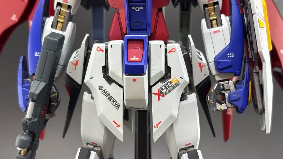 【塗装完成品】MG 1/100 デスティニーガンダム