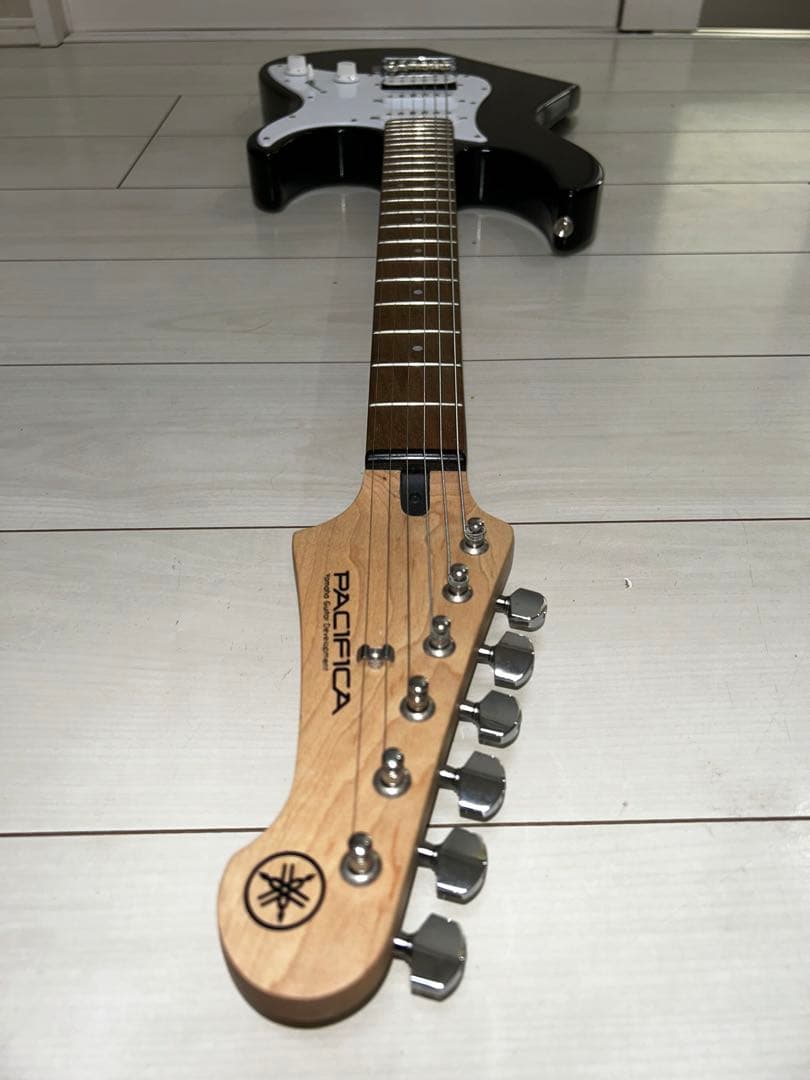 ヤマハ　YAMAHA Pacifica PAC012 パシフィカ 黒エレキギター