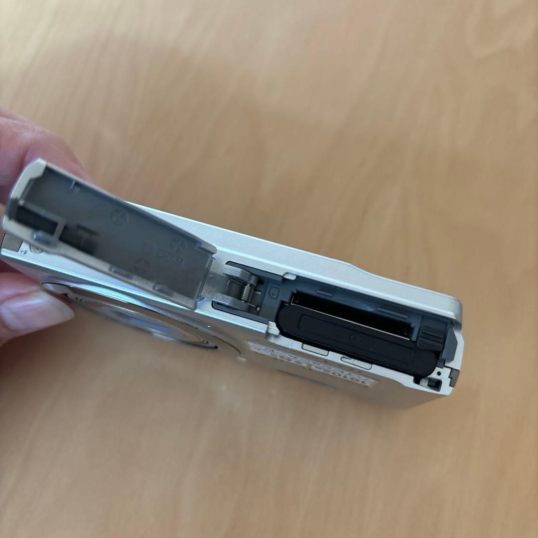 【美品】CASIO EXILIM 16.1MP デジタルカメラ シルバー