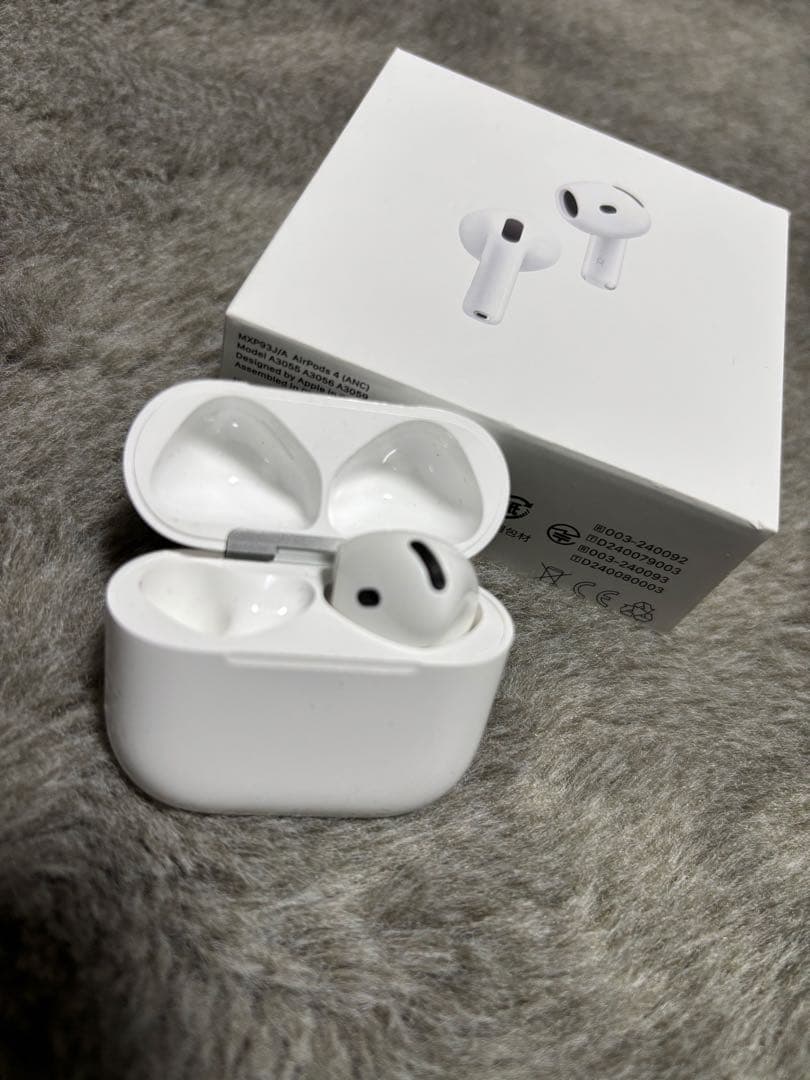 AirPods4本体 ホワイト　ノイキャンあり