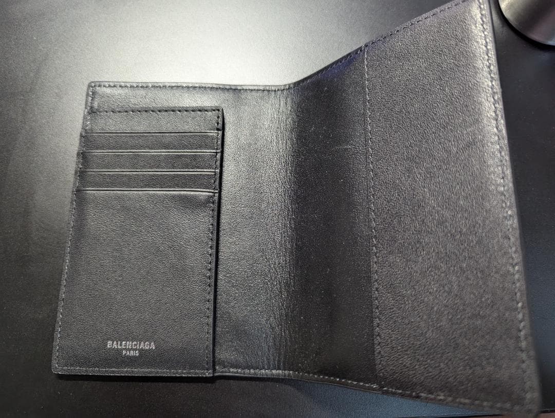 BALENCIAGA ブラック パスポートケース