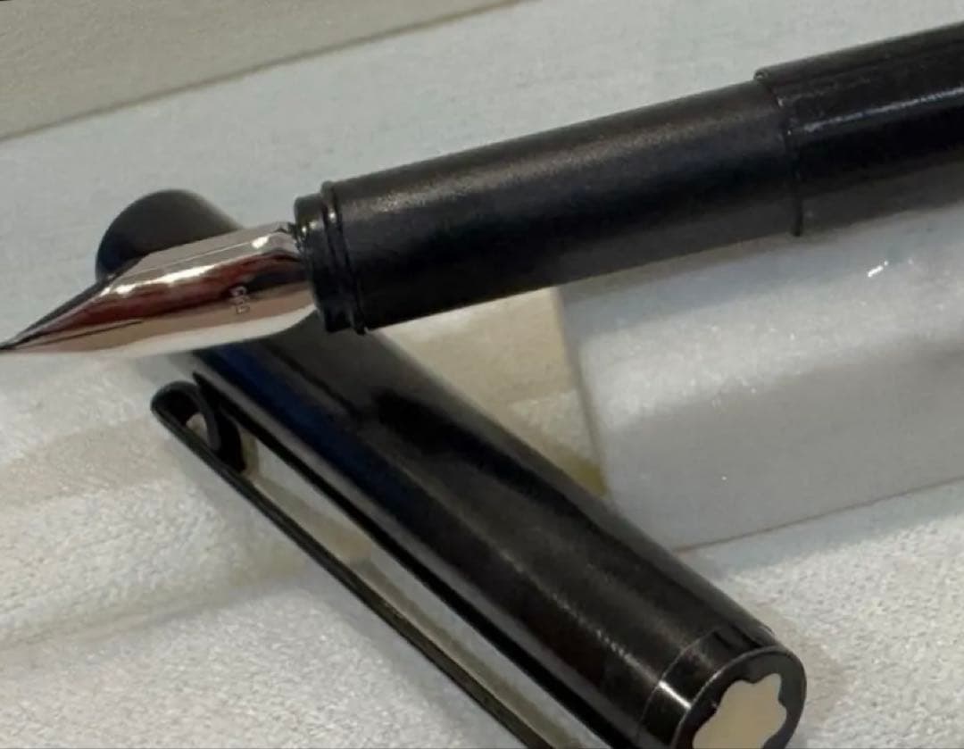 【美品】モンブラン No1124 万年筆 漆黒ロードナイト鉱加工