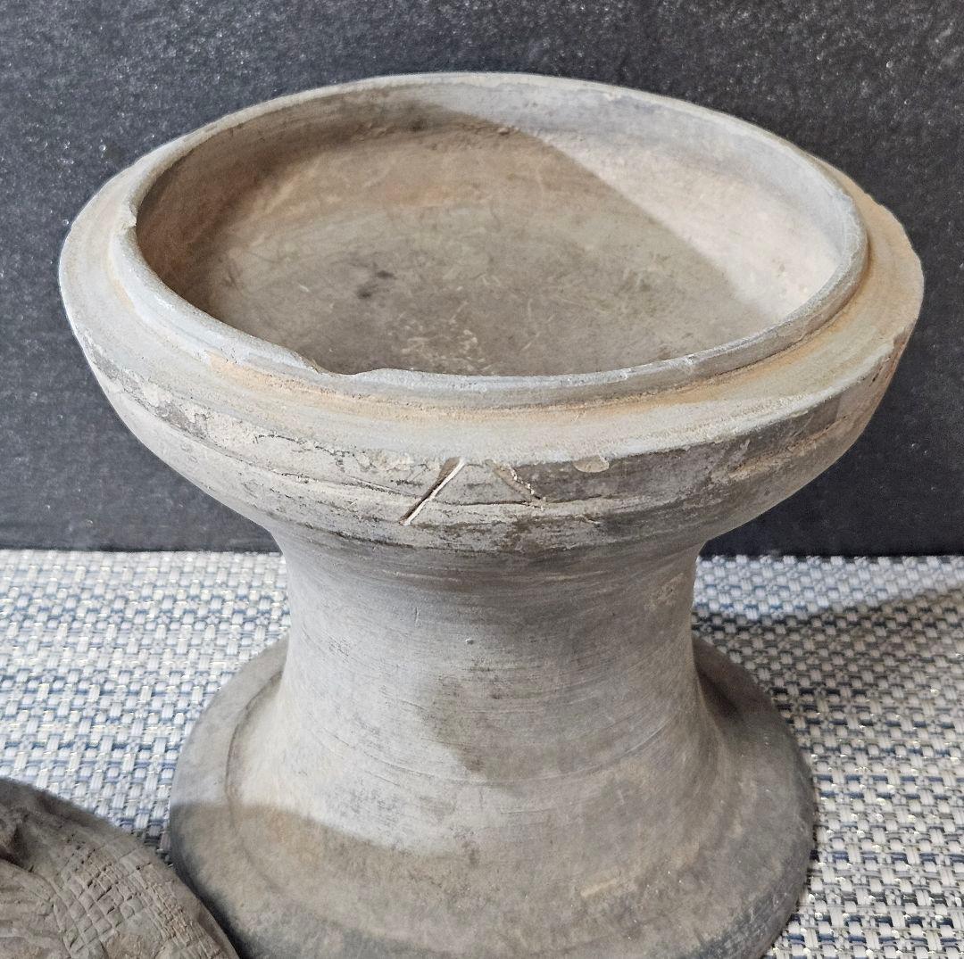 朝鮮半島古陶磁器　新羅土器　三角透かし造幾何学文様蓋付　香炉　祭器　古代陶磁器