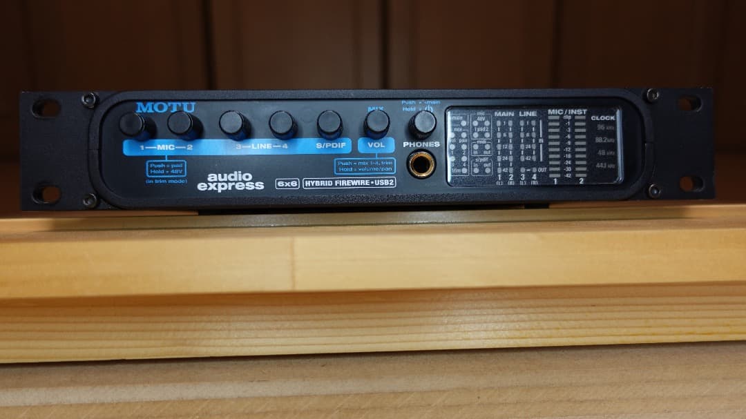 MOTU audio express オーディオインターフェース