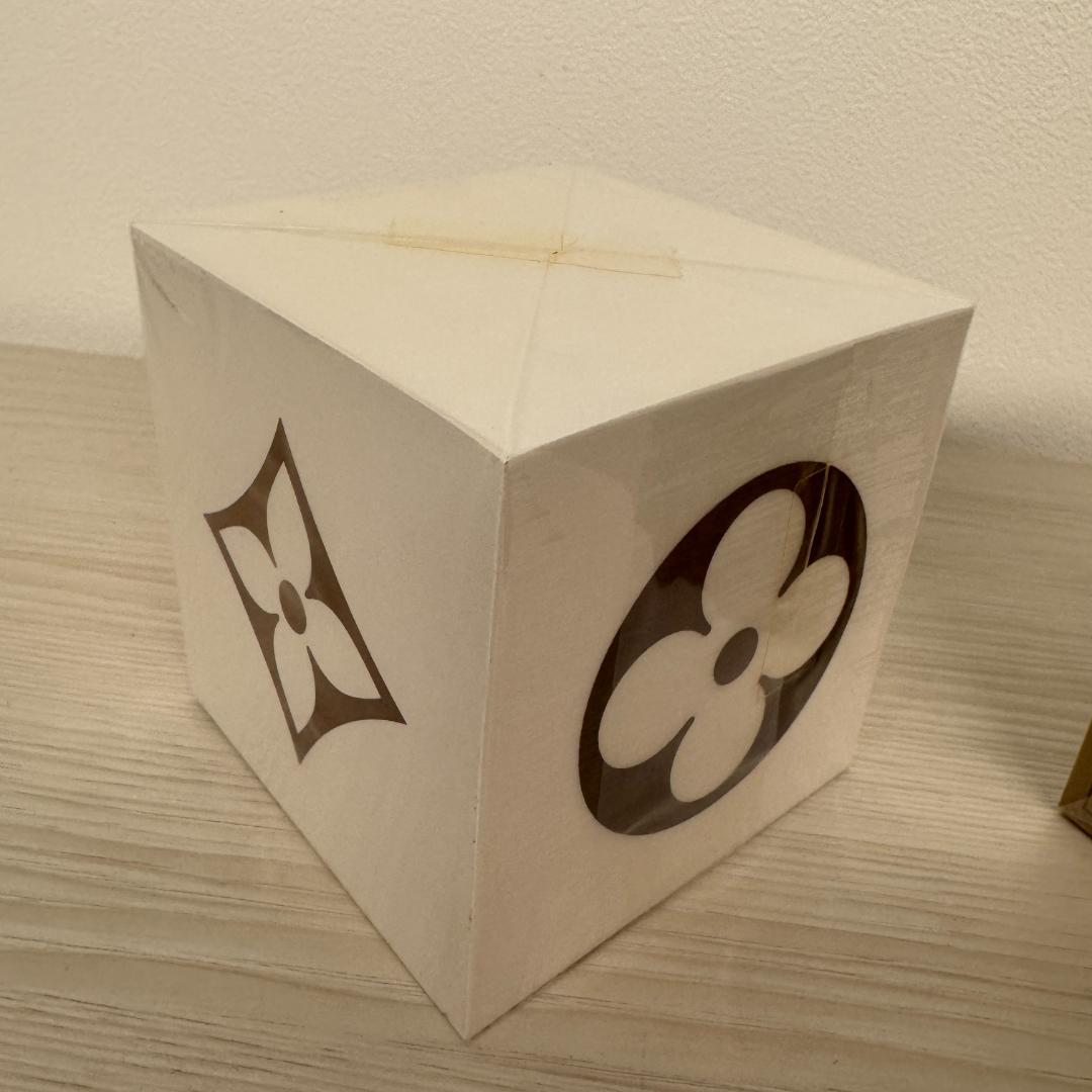 ルイヴィトン（LOUIS VUITTON）キューブ型メモ 2個セット（白・茶）